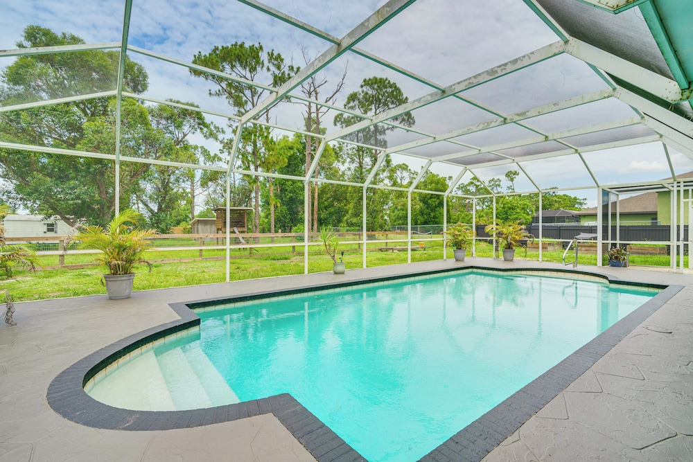 Private Pool & Yard: Family Retreat in Cape Coral
