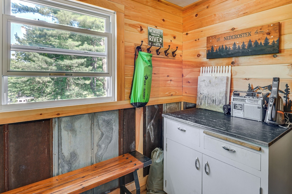 Fishing & Boating Paradise: St Lawrence River Home