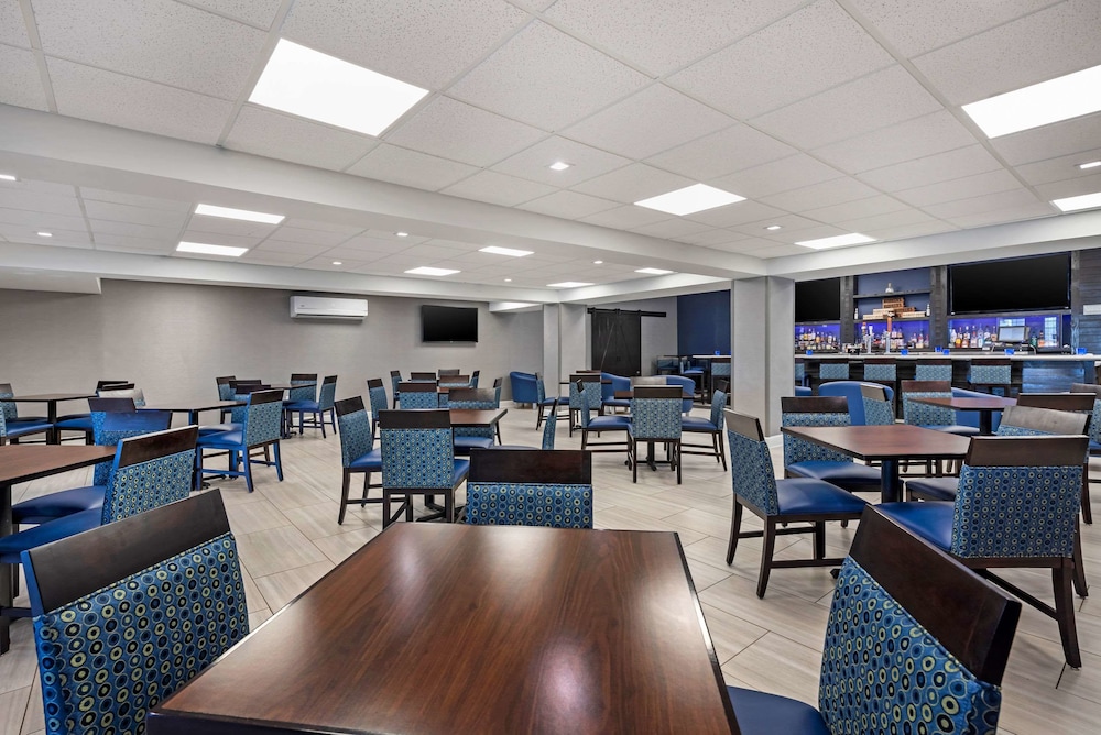Lexington Vacations - Clarion Hotel Conference Center - North - Property Image 80