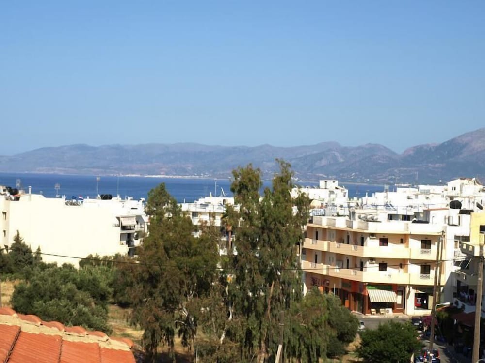 Haris Apartments