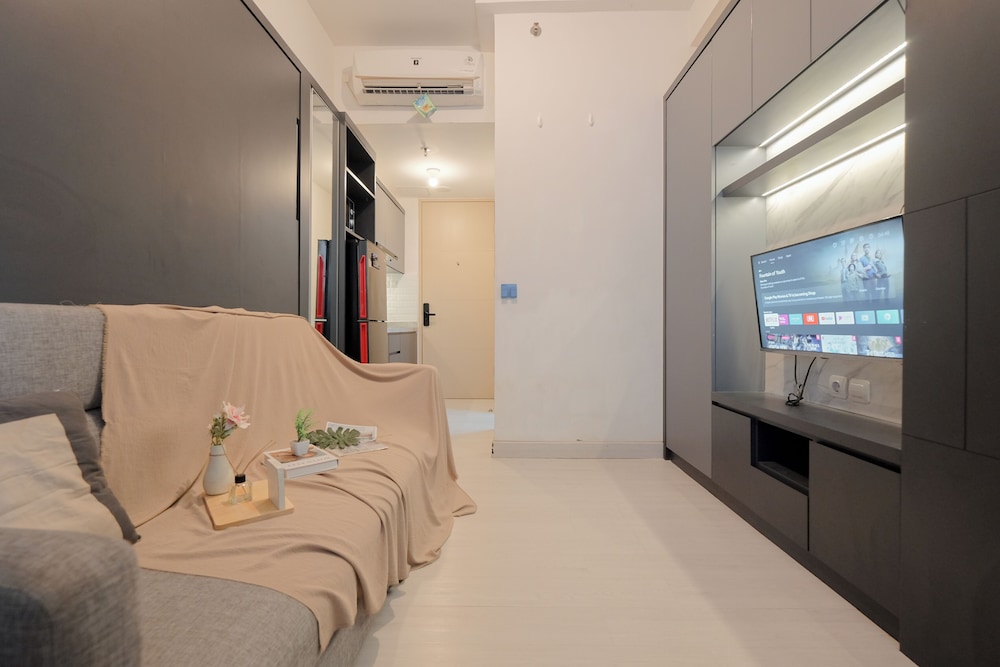 Comfort And Compact Studio At Apartment Tokyo Riverside Pik 2