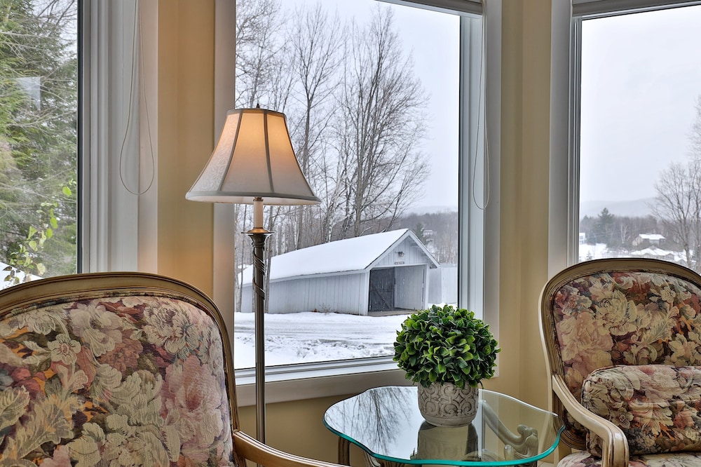 Rent An Inn! Takeover The Birch Ridge W/ Your Group. Mountain Lodge: 11 Rooms, Bar, Fireplace. 28ppl 11 Bedroom Home