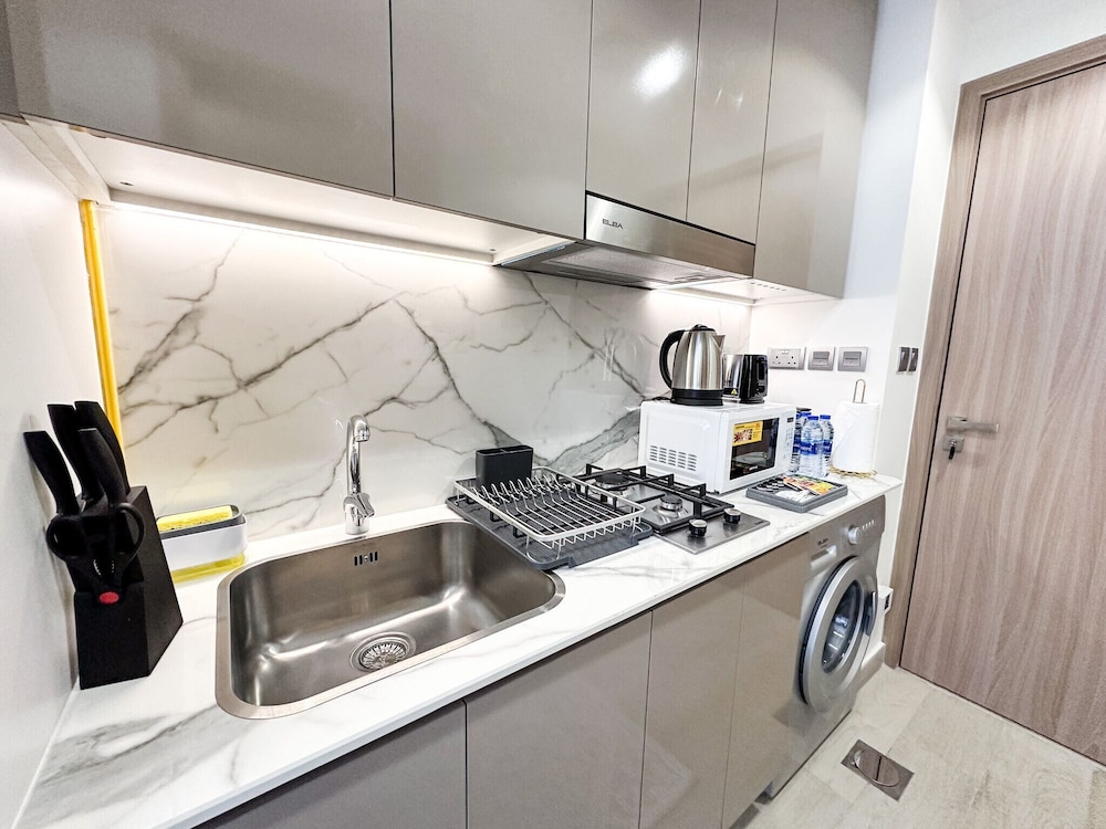 Easygo-spacious Luxury STU Azizi Rivra16