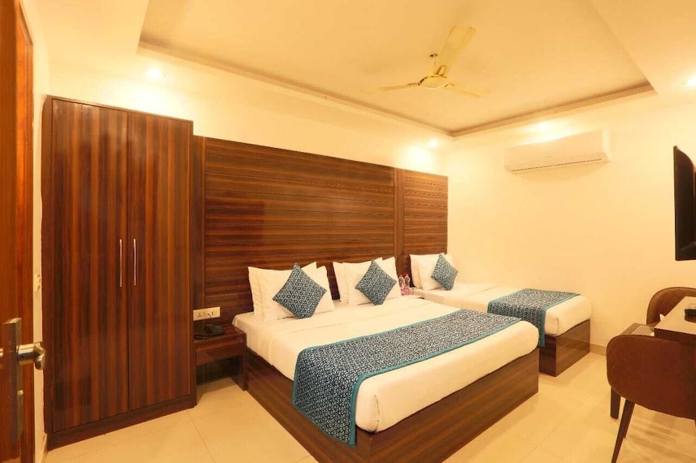 AIRPORT HOTEL PEEBLES