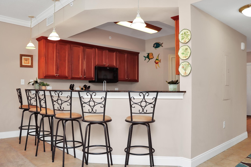 Paradise Shores 105