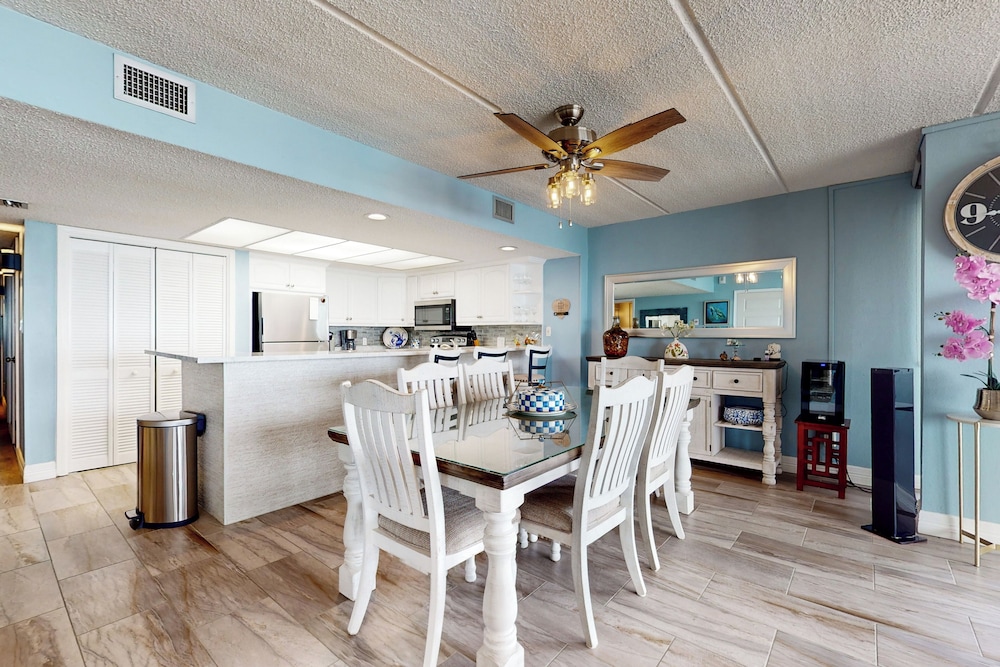 Beautifully Furnished Condo w/ Breathtaking Views