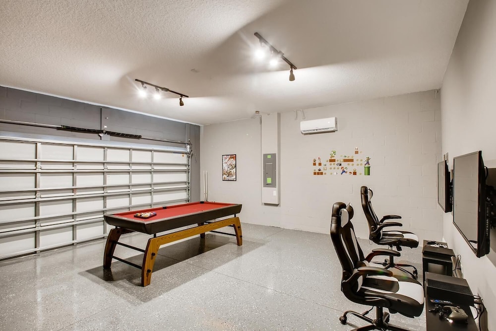 8908 CC - 5BR Luxury Home: Private Pool