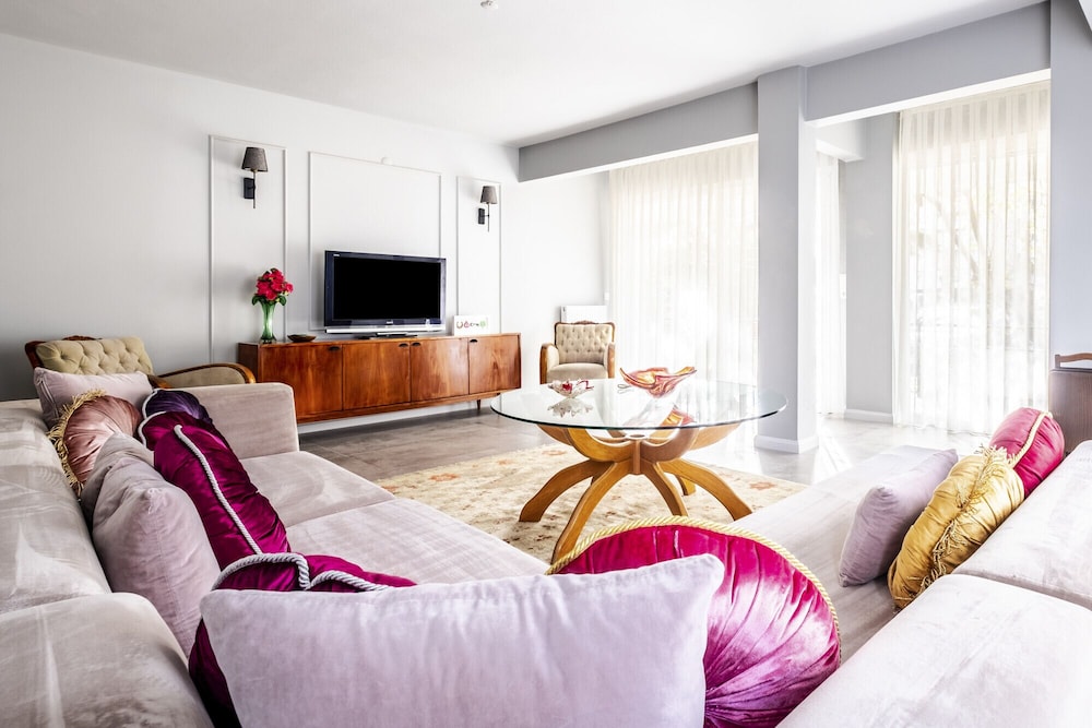 Vibrant Flat Next to Bostanci Marmaray Station