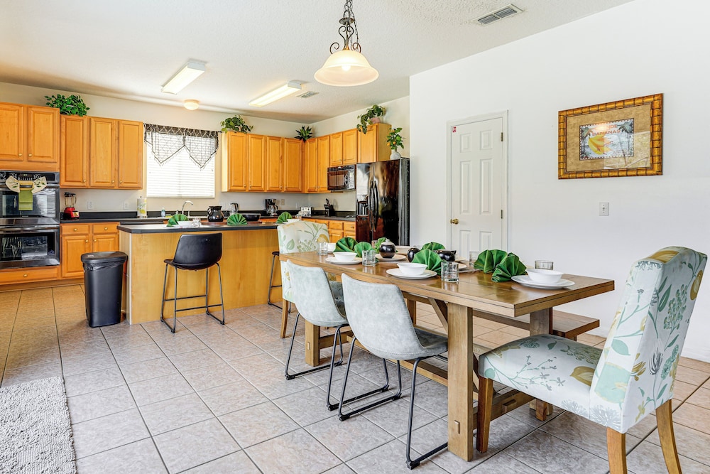 Near Disney & Golf: Pet-friendly Davenport Home!