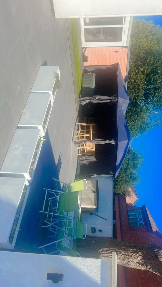 House - Sleeps 16, Parking, Pets Allowed & Jacuzzi