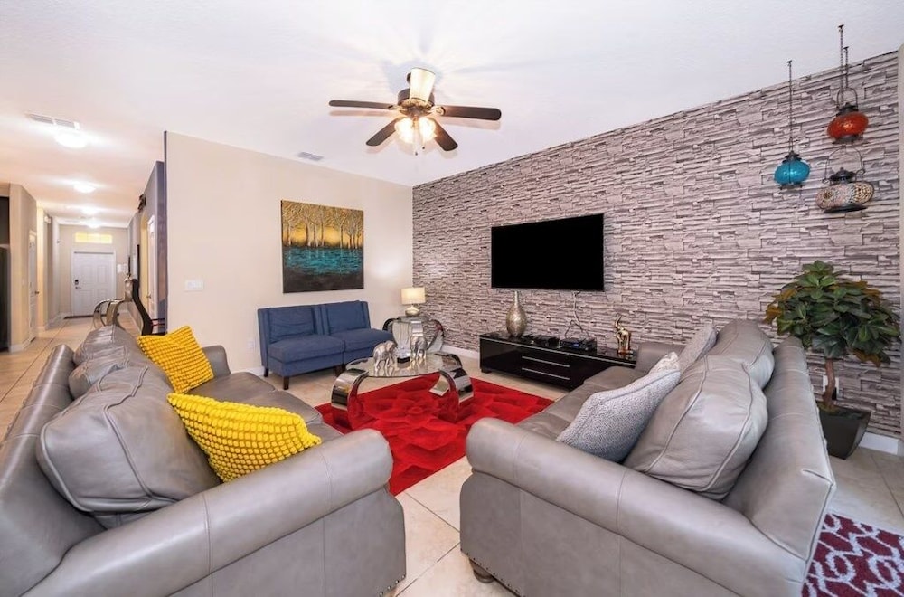 Florida Dreaming 6 Bedroom Home