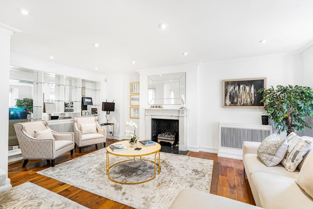4-bed House Next To Harrods Pont Street Mews