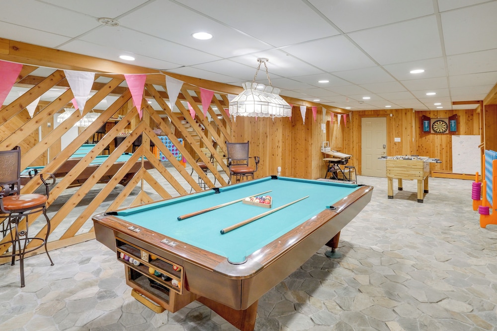 3 Mi to Colgate Lake: Mtn-view Home, Deck + Grill!