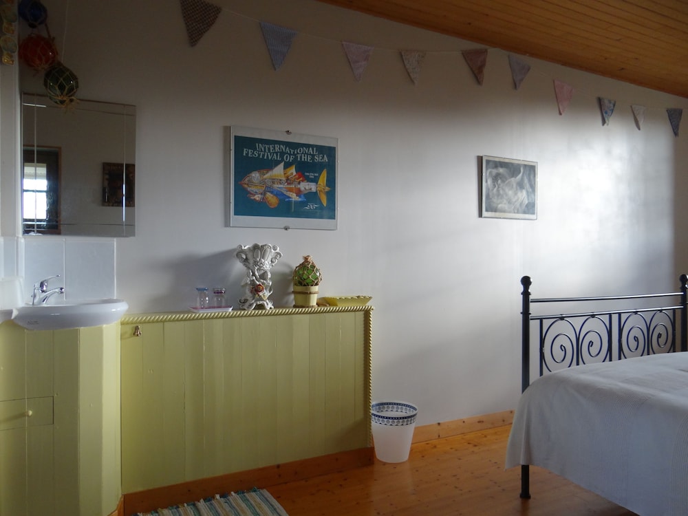 Les Tisserands view 4