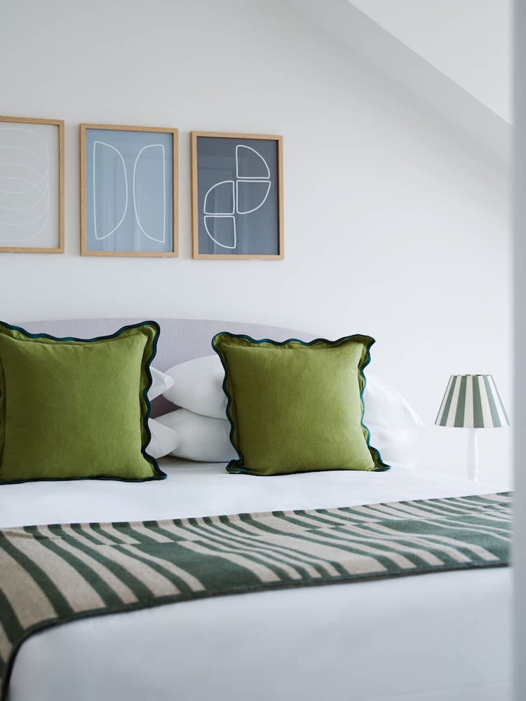 Luxury 5-bedroom Town House in Brook Green Central London