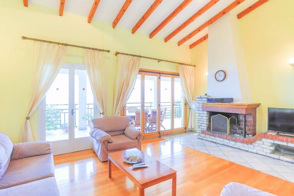 Villa Natasha in Nisaki