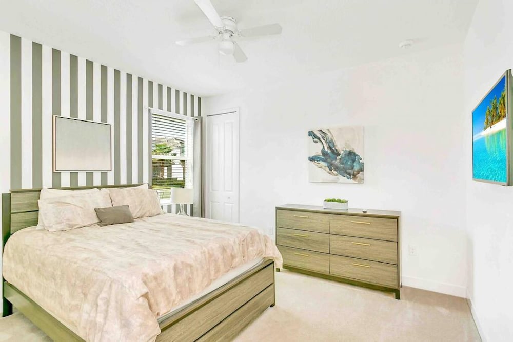 Super Size - 11br Spacious Home w Pool HOT TUB