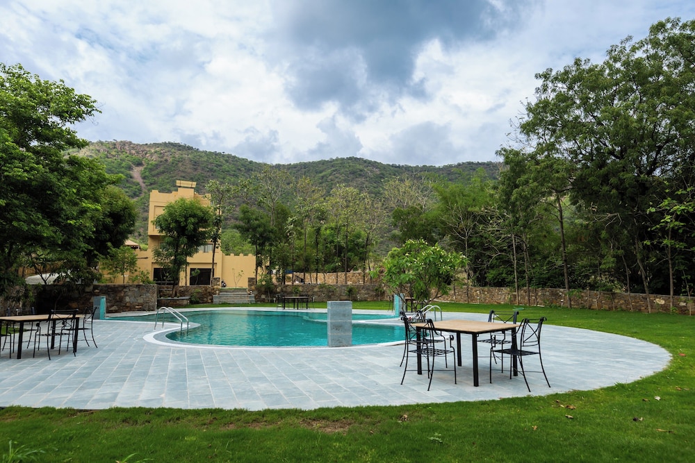 DEV BAGH LUXURIOUS PRIVATE SUITES