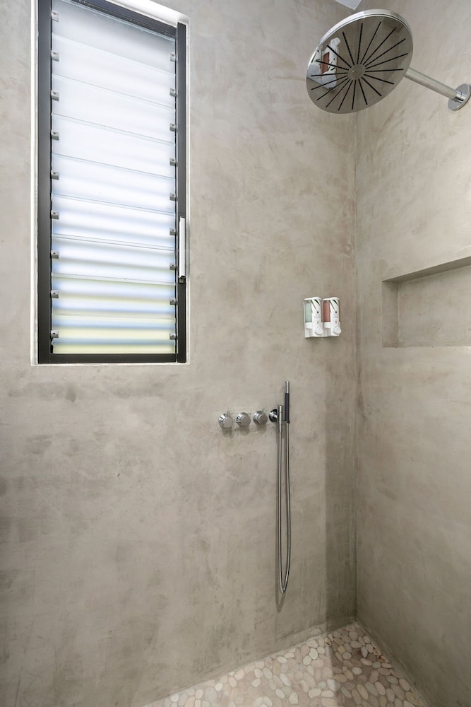 New Designer Villa King Beds Pool Near Beach