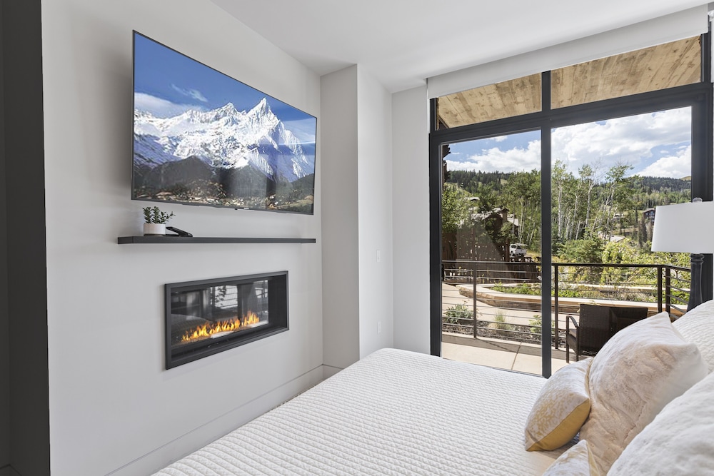 One Empire Pass Lodge at Deer Valley Resort - Two Bedroom Residence #105 2 Condo