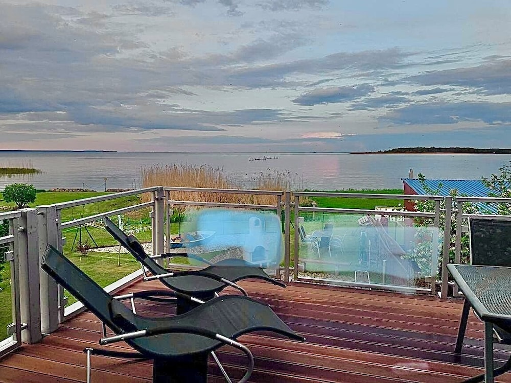 Serene Waterview Retreat 2 Bedrooms in Mönkebude, Germany