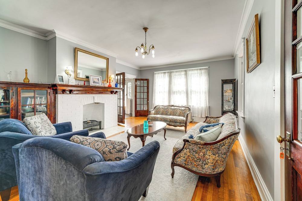 9 Mi to New River Gorge: Spacious Retreat w/ Porch