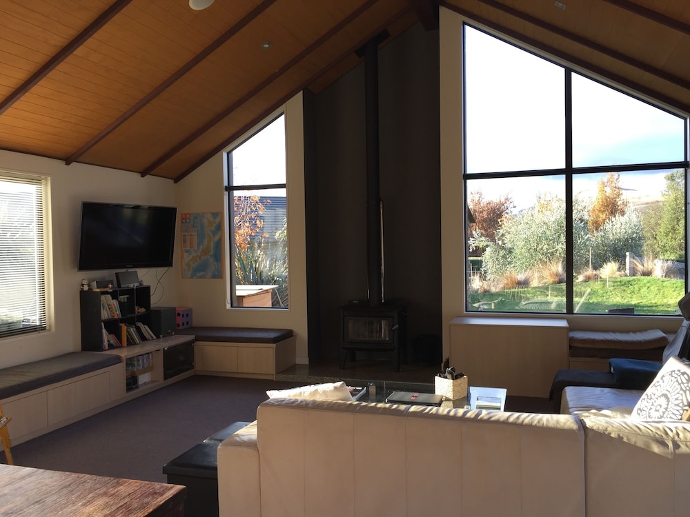 Quail Rise - Home with spectacular views view 2