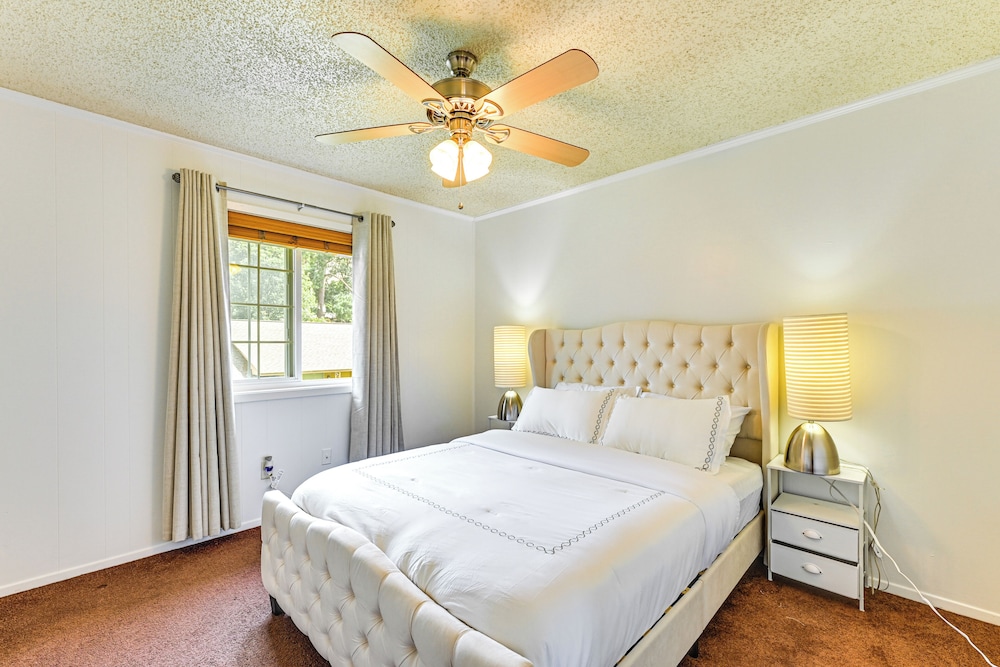 2 Mi to Historic Dtwn Nacogdoches: Cozy Apartment!