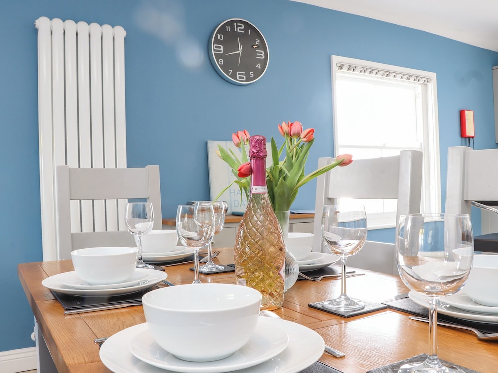 Flat 2 Niles Place