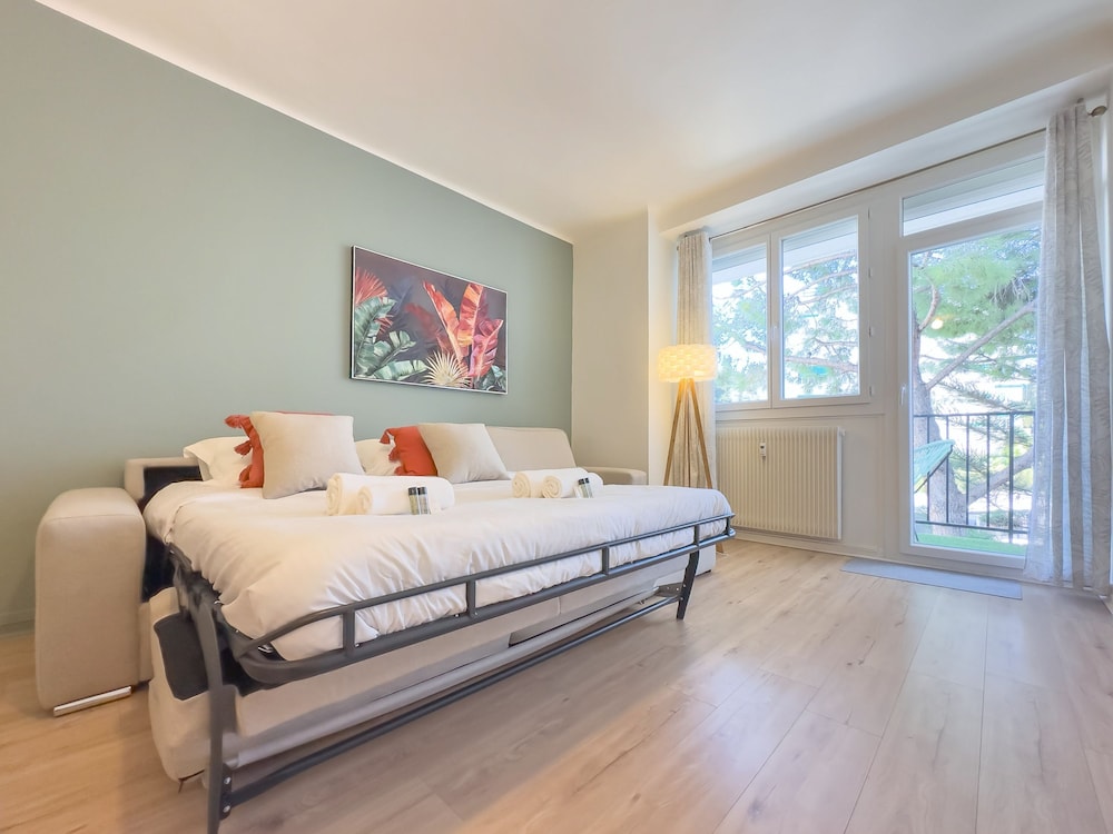 Le Palm in Cannes With 1 Bedrooms and 1 Bathrooms
