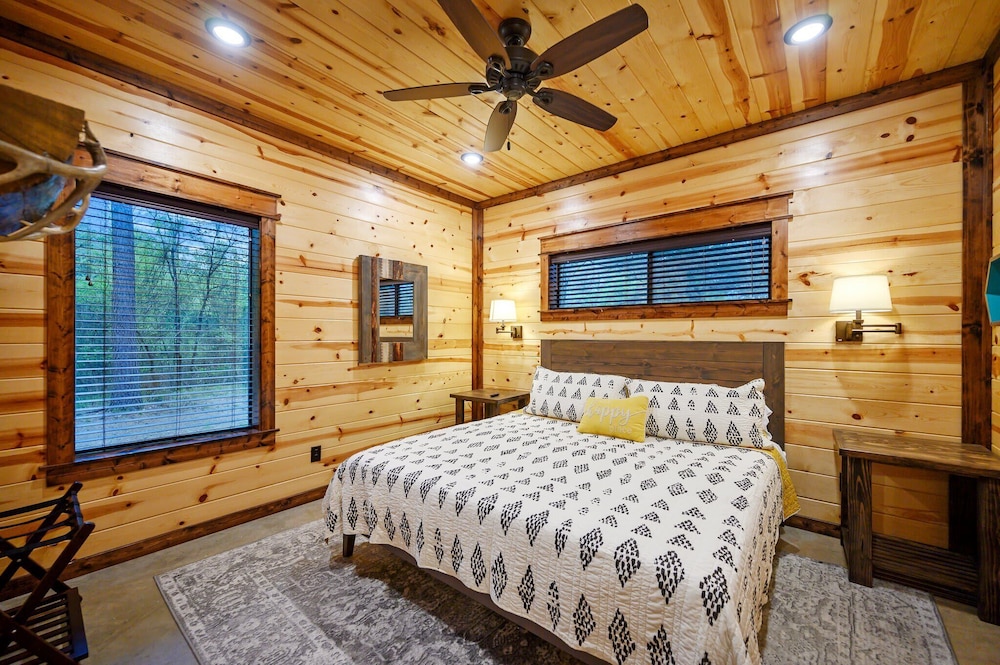 Sugar Mama Cabin for 10!