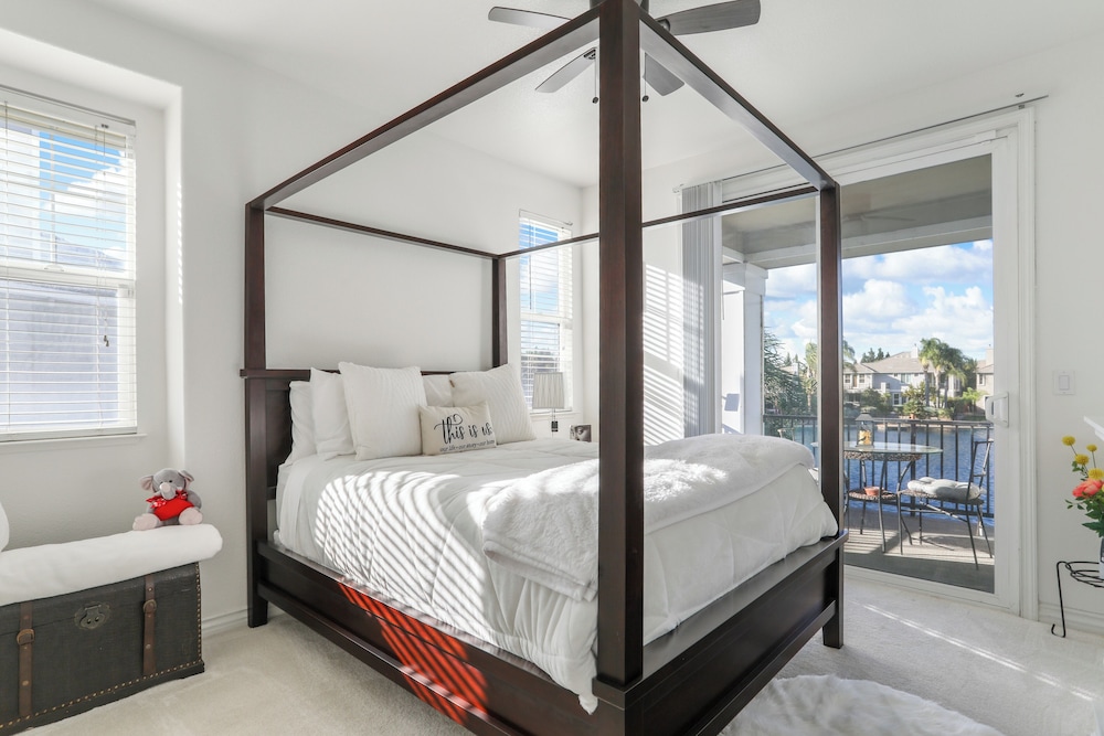 3 Mi to Main St Tracy: Homey Retreat w/ Game Room!