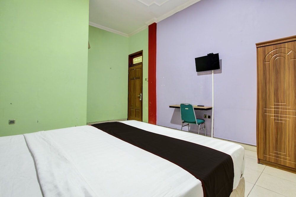 Hotel O Solo near RS JIH Solo formerly Azifa Inn