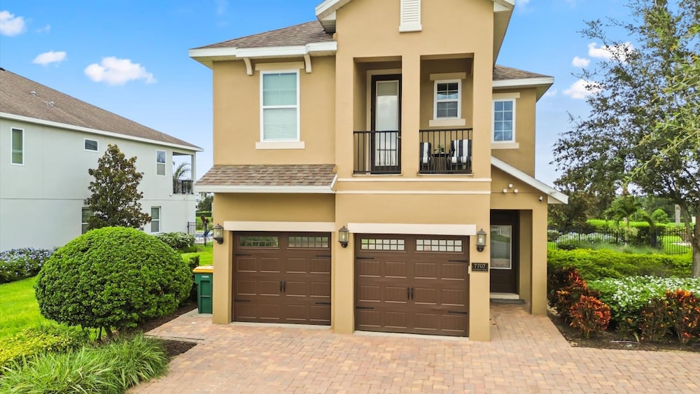 Upstay Spacious 5BR Villa Private Pool and Hot Tub