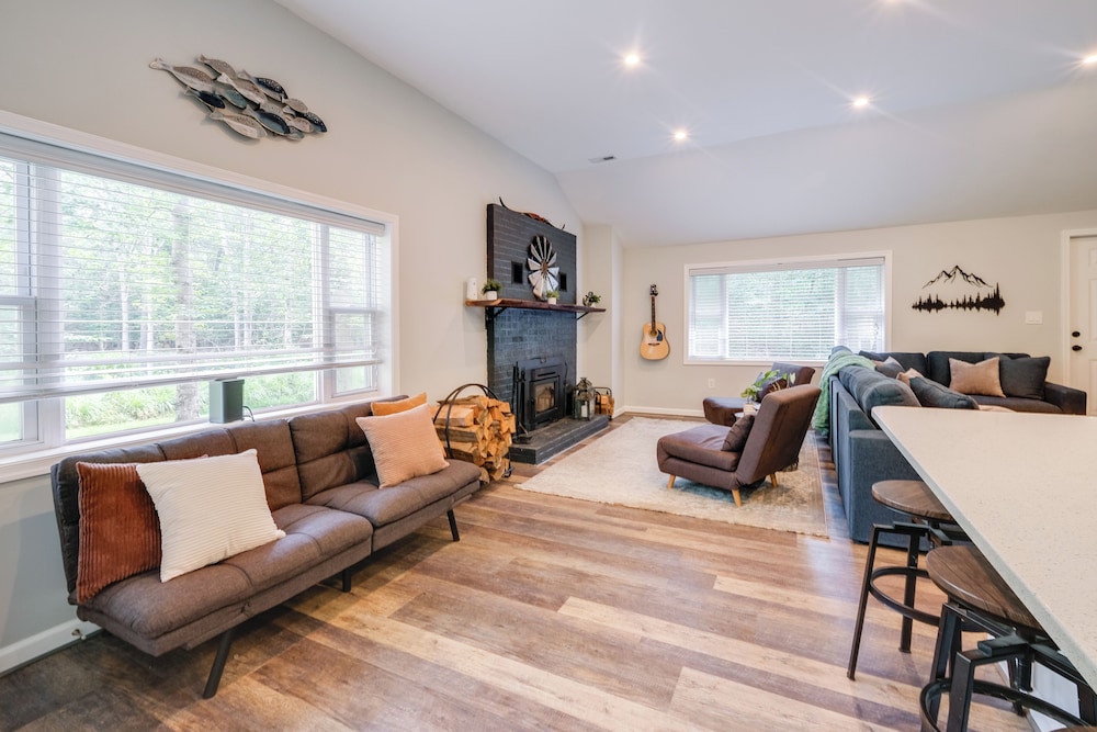 1/2 Acre Pond, Rec Room! Private Oasis in Nanjemoy