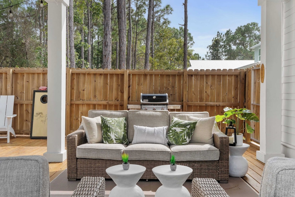 Sleeps 34! 2 Homes, Private Pools, Firepit, Golf Cart, Walk to Beach Seagrove San Juan by Avantstay