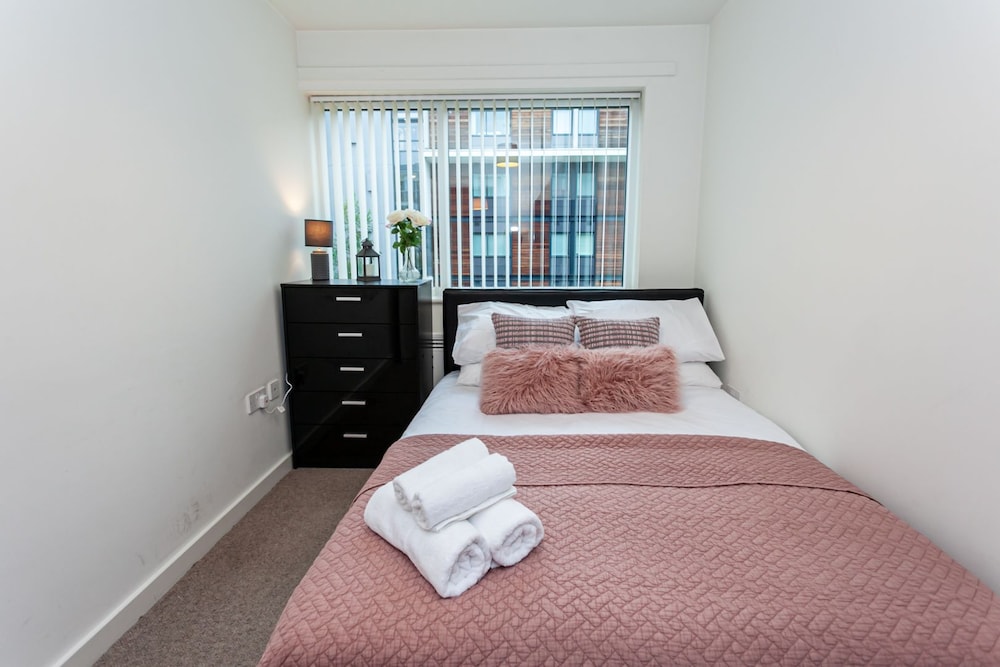 Stunning Manchester Apartment view 5