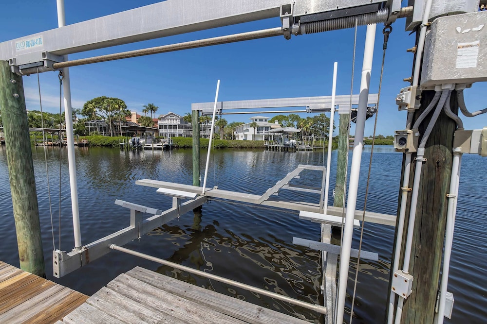 6B Waterfront Game Room Pool Hot Tub Dock
