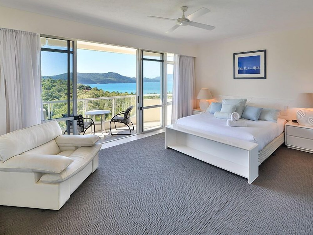 Yacht Harbour Tower 5 view 3