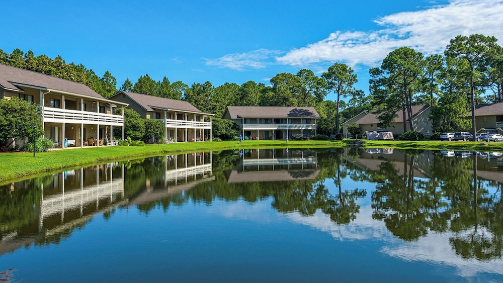 Sleeps 8 w/ Resort Pools, Tennis, Golf & Beach Access + Attraction Tickets!
