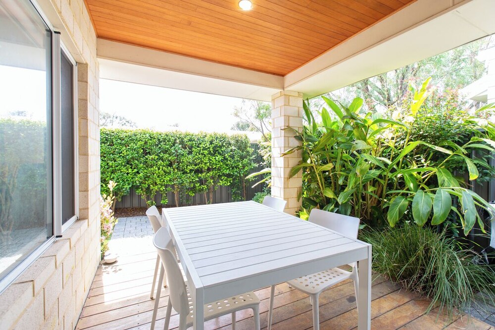 Contemporary Cove