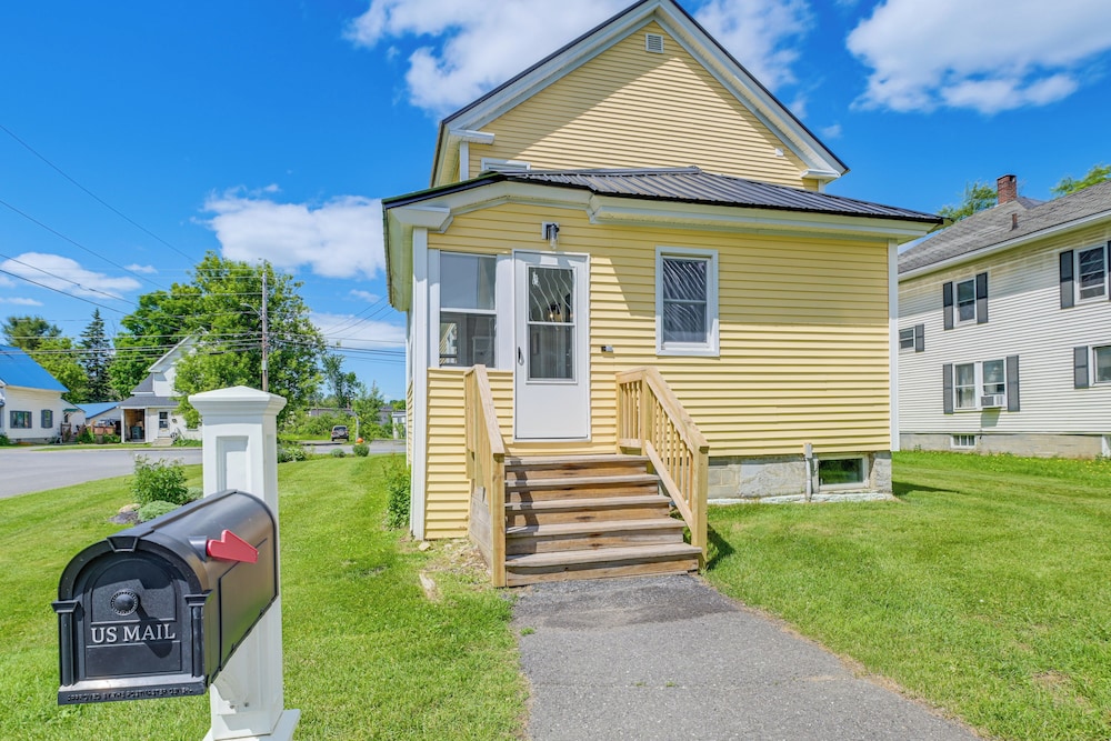 Presque Isle Home w/ Screened Porch Near River! view 4