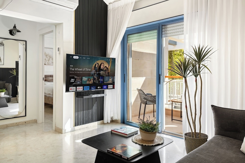 Royal Park Apt Resort by Sea N Rent