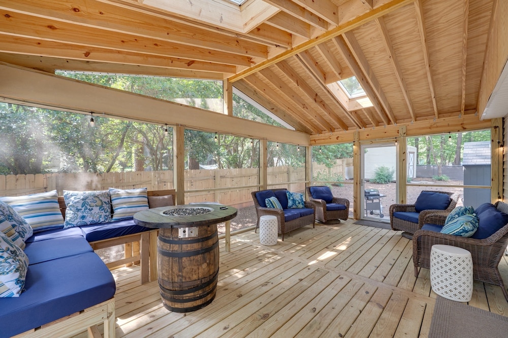 Relaxing Retreat Near North Hills & Downtown 3 Bedroom Home