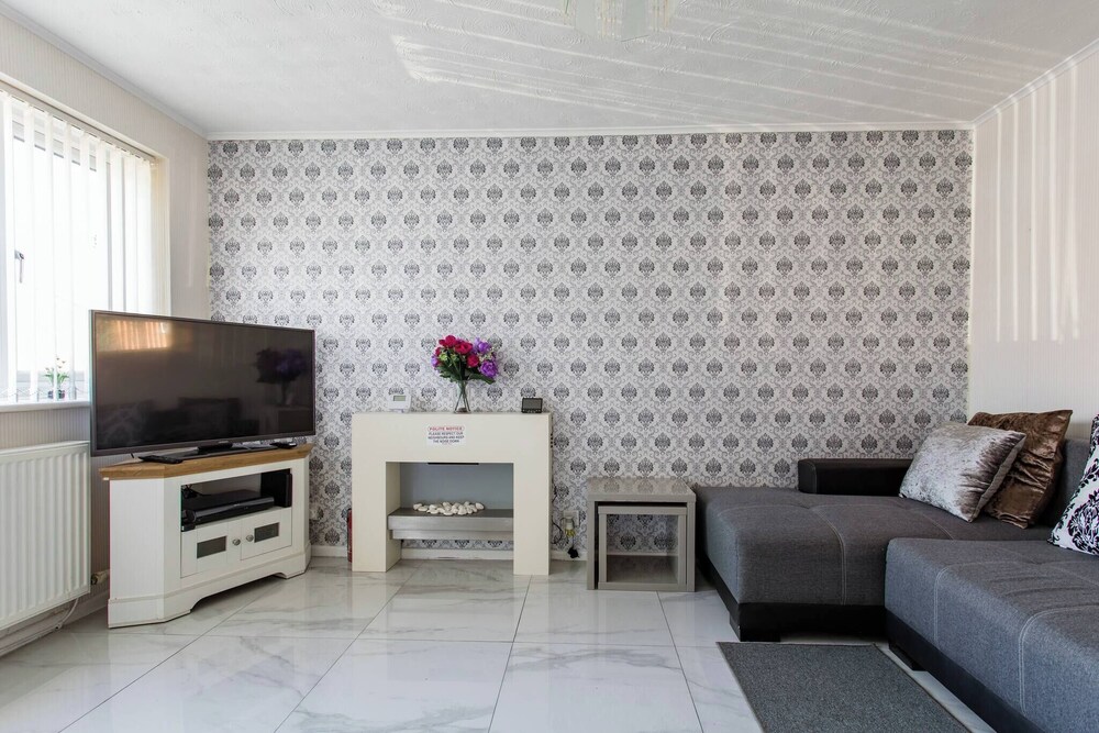 2 Bedroom Holiday Home Eith 3 Beds & Sofa Bed Near Manchester City Stadium