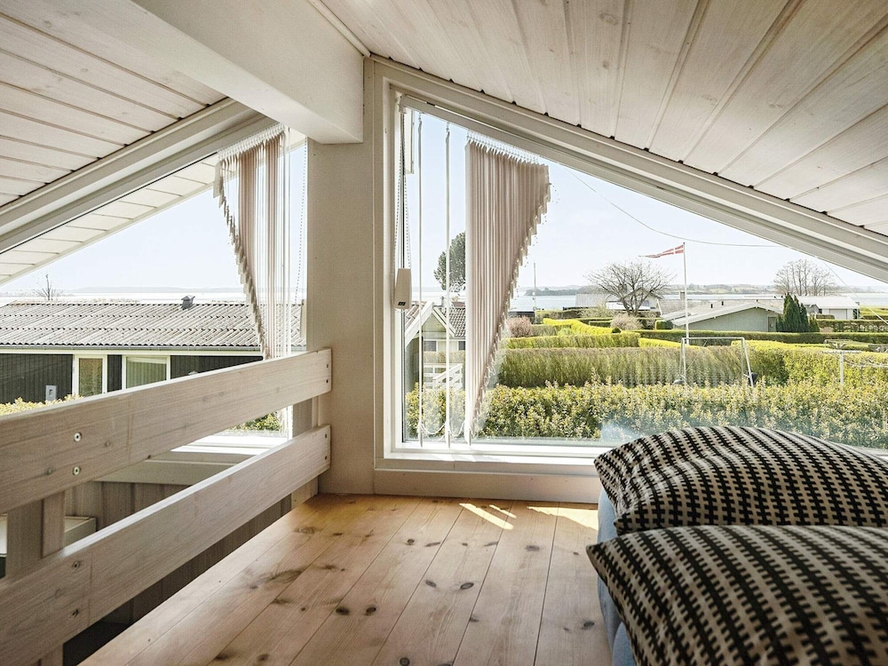 Spacious Retreat With Fjord View - By Traum Ferienwohnungen view 3