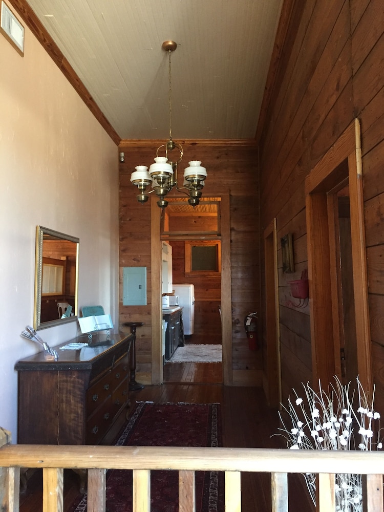 Hico's Upstairs Inn