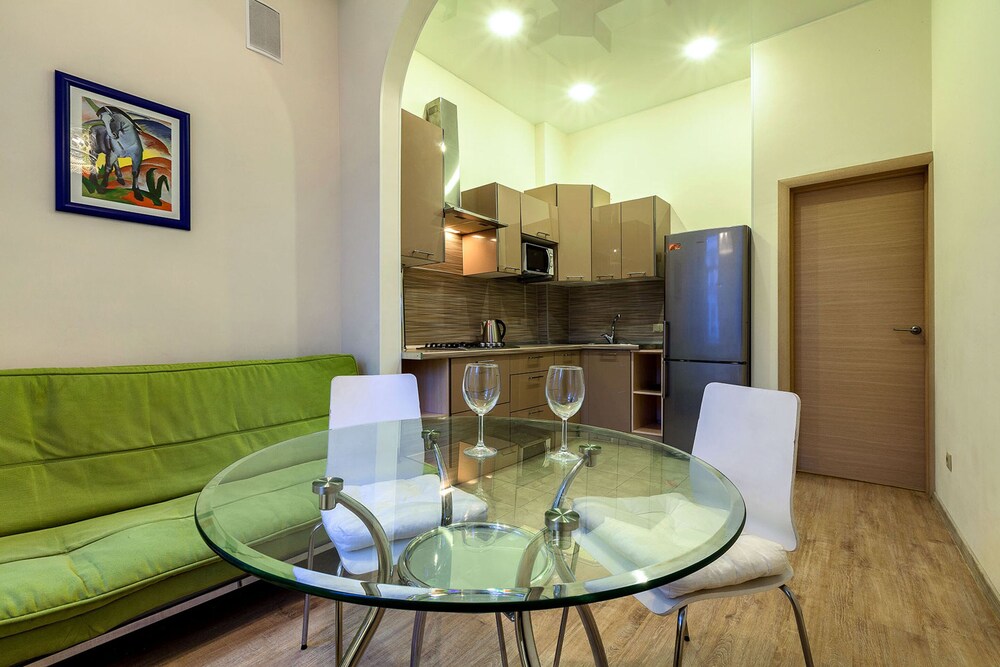 Friends apartment on Marata