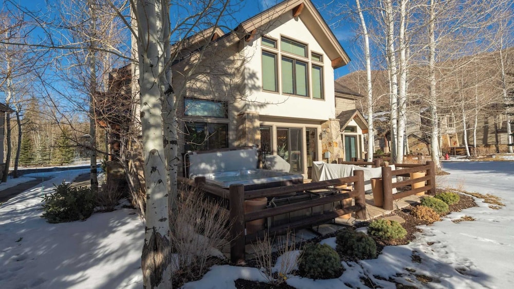 Jupiter Peak by Avantstay Near Deer Valley Base w/ Hot Tub!