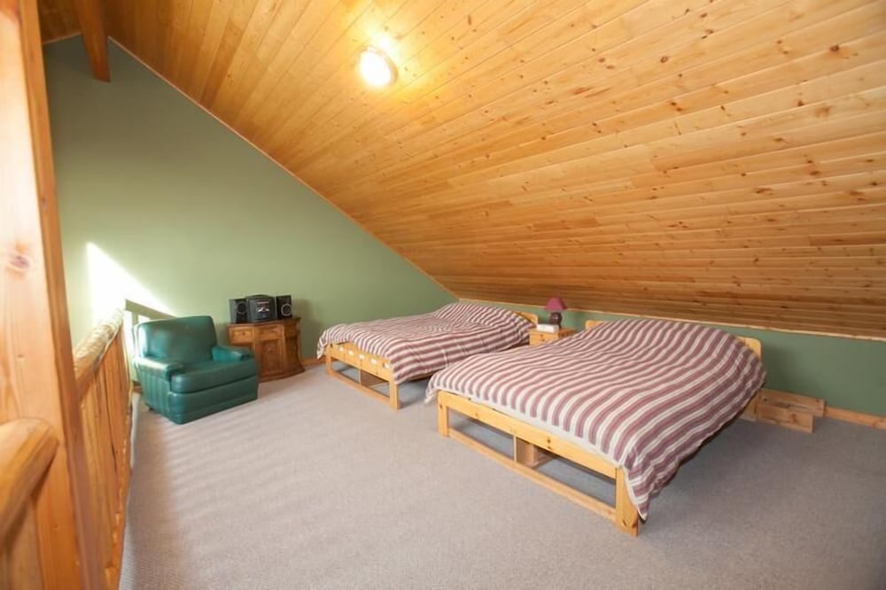 Outlaws Inn by Apex Accommodations - Image 5